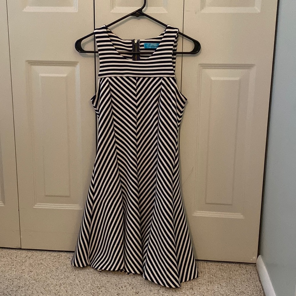 Sleeveless navy/white striped dress